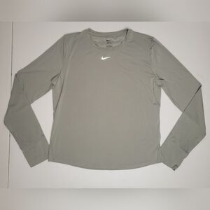 Nike Women's Green Long Sleeve Size Medium